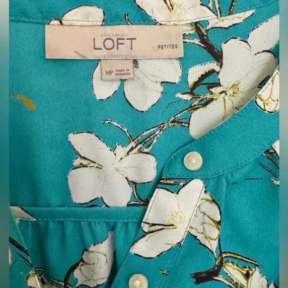 Beautiful Teal Floral Top - Picture 2 of 3